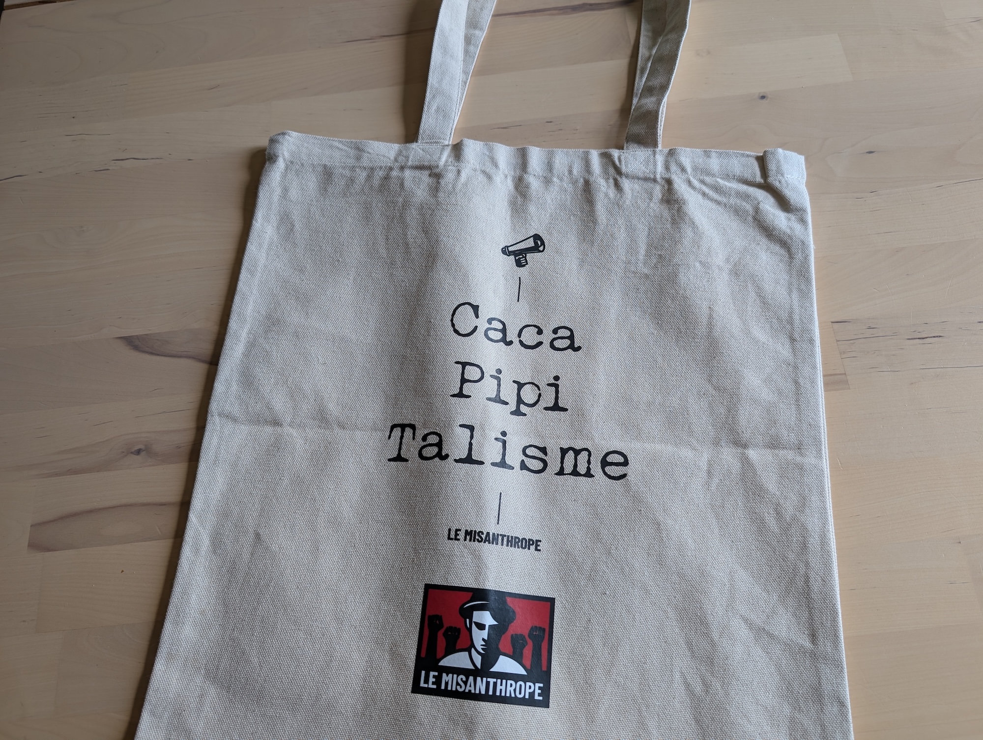 Mon nouveau tote bag : « Caca Pipi Talisme » acheté chez Le Misanthrope